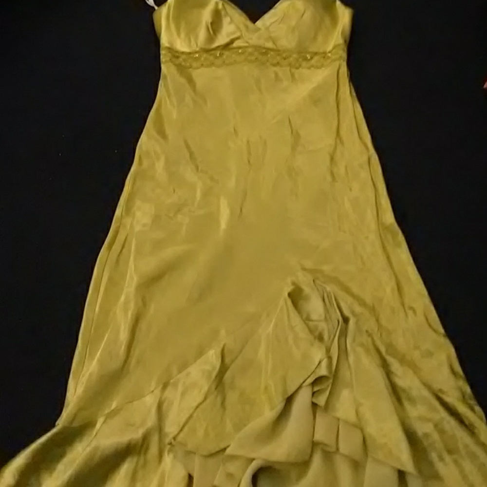 City triangles: Women's prom dress